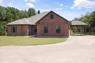 425 Indian Mountain Ct, Granbury, TX 76048 - Photo 3