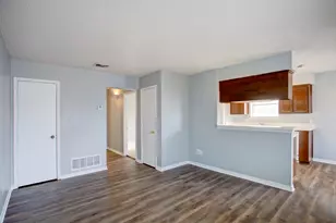 313 Queens Ct S, Mansfield, TX 76063 - Photo 3