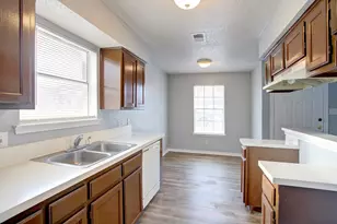 313 Queens Ct S, Mansfield, TX 76063 - Photo 9