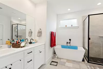 825 E Powell Avenue, Fort Worth, TX 76104 - Photo 5
