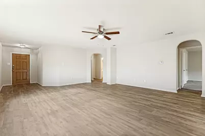 556 Winbridge Lane, Fort Worth, TX 76052 - Photo 5