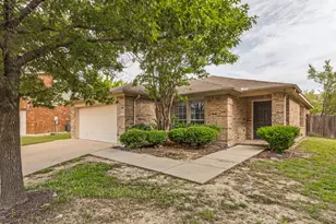 556 Winbridge Ln, Fort Worth, TX 76052 - Photo 1