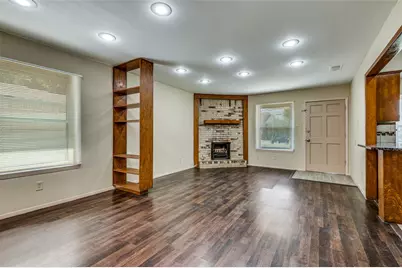 110 Crandall Road #112-Right Side, Irving, TX 75060 - Photo 3