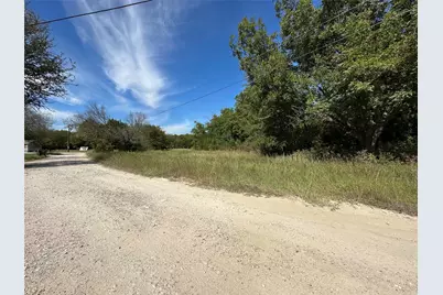 912 Partridge Court, Granbury, TX 76049 - Photo 3