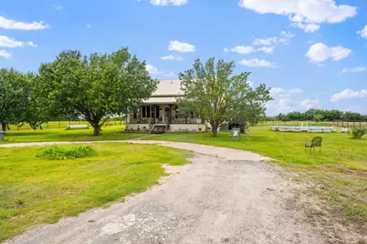 404 Fm 1566 W, Wolfe City, TX 75496 - Photo 3