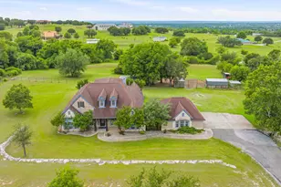 1914 Bentwater Pkwy, Granbury, TX 76049 - Photo 3
