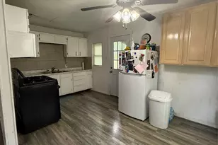 1006 Bishop St, Commerce, TX 75428 - Photo 7