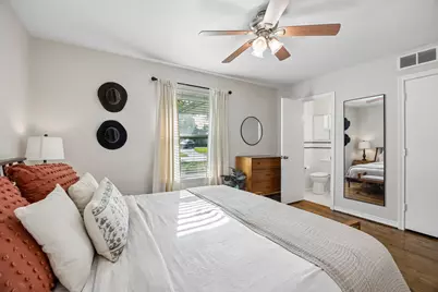 9124 Leaside Drive, Dallas, TX 75238 - Photo 17