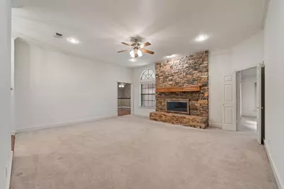 413 Lincoln Oaks Drive, Burleson, TX 76028 - Photo 11