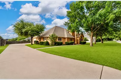 413 Lincoln Oaks Drive, Burleson, TX 76028 - Photo 3