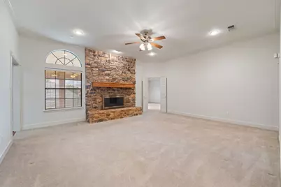 413 Lincoln Oaks Drive, Burleson, TX 76028 - Photo 5