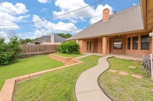 413 Lincoln Oaks Dr, Burleson, TX 76028 - Photo 23
