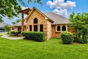 413 Lincoln Oaks Dr, Burleson, TX 76028 - Photo 3