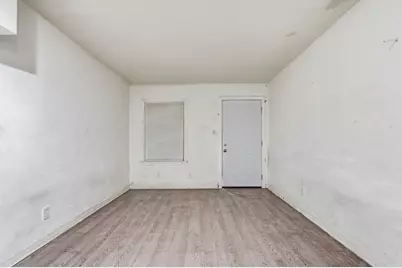 3408 S Hughes Avenue, Fort Worth, TX 76119 - Photo 7