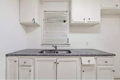 3408 S Hughes Avenue, Fort Worth, TX 76119 - Photo 11