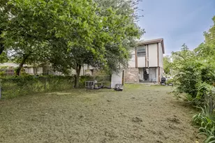 625 NW Renfro St, Burleson, TX 76028 - Photo 11