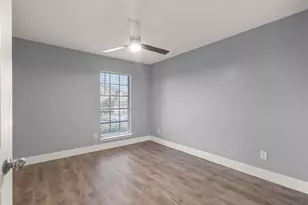 8343 Crystalwood Dr, Dallas, TX 75249 - Photo 15