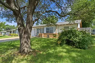 736 Oak Dr, Hurst, TX 76053 - Photo 3