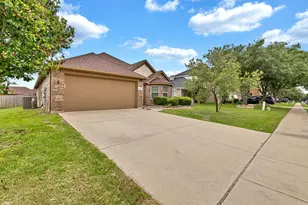 6027 Cedar Glen Dr, Grand Prairie, TX 75052 - Photo 3