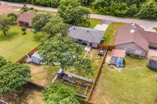 105 Rhoades St, Azle, TX 76020 - Photo 25