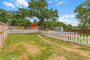 105 Rhoades St, Azle, TX 76020 - Photo 21