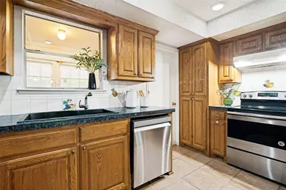805 W Rochelle Road, Irving, TX 75062 - Photo 7