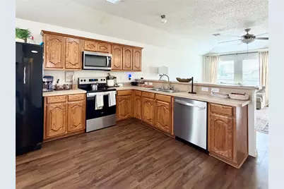 1421 Jacksons Run, Greenville, TX 75402 - Photo 5