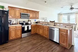 1421 Jacksons Run, Greenville, TX 75402 - Photo 5