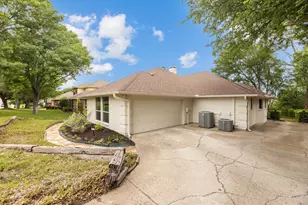 10112 Wandering Way St, Benbrook, TX 76126 - Photo 3