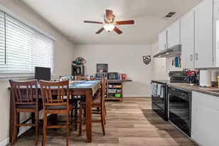 1724 S 18th St, Waco, TX 76706 - Photo 9