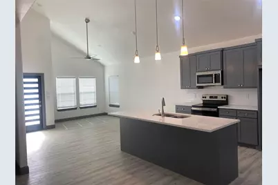 823 E Arlington Avenue, Fort Worth, TX 76104 - Photo 5