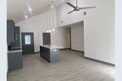 823 E Arlington Avenue, Fort Worth, TX 76104 - Photo 3