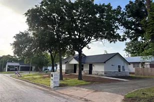 301 23rd St, Mineral Wells, TX 76067 - Photo 1