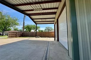 510 N Friou St, Alvarado, TX 76009 - Photo 25
