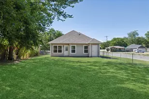 731 W Bond St, Denison, TX 75020 - Photo 27