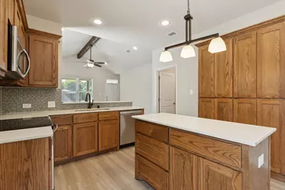 731 W Bond Street, Denison, TX 75020 - Photo 13