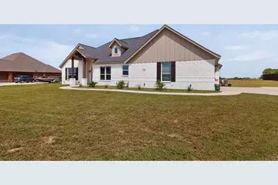 125 Remington Park Drive, Springtown, TX 76082 - Photo 3