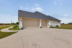 125 Remington Park Dr, Springtown, TX 76082 - Photo 37