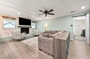 801 Waggoner Dr, Arlington, TX 76013 - Photo 3