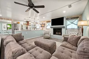 801 Waggoner Dr, Arlington, TX 76013 - Photo 5