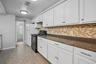 2156 Fleur De Lis Ct, Arlington, TX 76012 - Photo 5