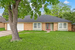 204 Overcrest Dr, Benbrook, TX 76126 - Photo 3