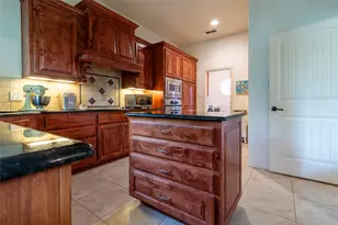 8510 Linden Ct, Granbury, TX 76049 - Photo 5