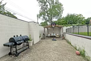 10826 Wallbrook Dr, Dallas, TX 75238 - Photo 25