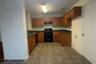 10745 Many Oaks Dr, Fort Worth, TX 76140 - Photo 5