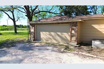 1542 W Reindeer, Lancaster, TX 75146 - Photo 19