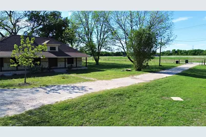 1542 W Reindeer, Lancaster, TX 75146 - Photo 17