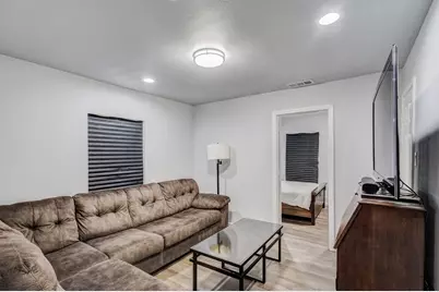 709 SW Dallas Street, Grand Prairie, TX 75051 - Photo 5