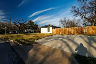 709 SW Dallas Street, Grand Prairie, TX 75051 - Photo 27