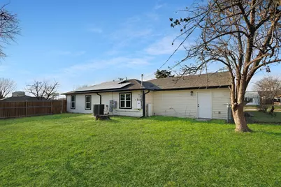 709 SW Dallas Street, Grand Prairie, TX 75051 - Photo 25